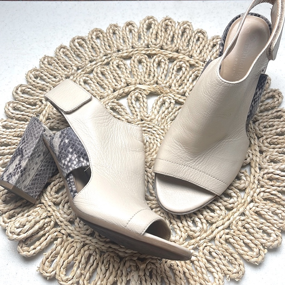 Naturalizer leather block heel nude snake shoes size 7